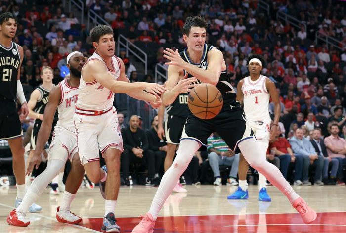 皇冠体育-4连胜来到第5，火箭队有4个变化，一人可以重用，一招也能玩转|谢泼德|雄鹿|乌度卡|密尔沃基雄鹿队|休斯敦火箭队_新浪体育_新浪新闻