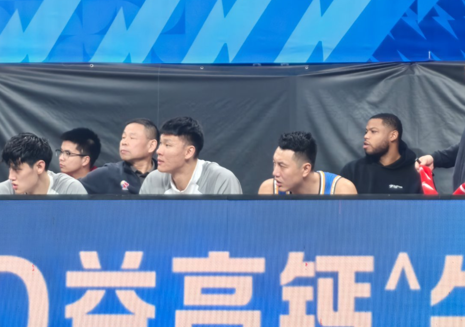 皇冠体育官方网站-胜江苏发布会！许利民多次点出自我问题，曝斯佩尔曼肌肉不适！